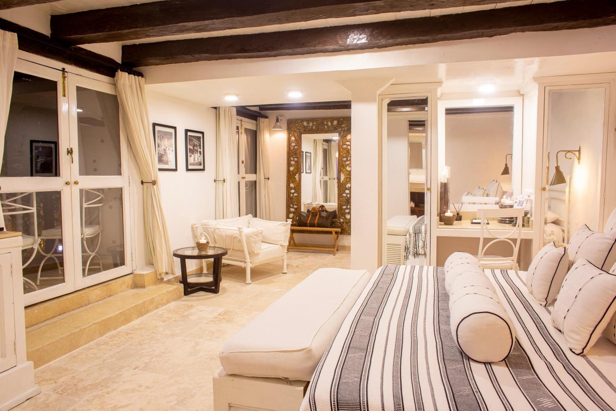 Suite with Spa Bath,1532806168:JPEG