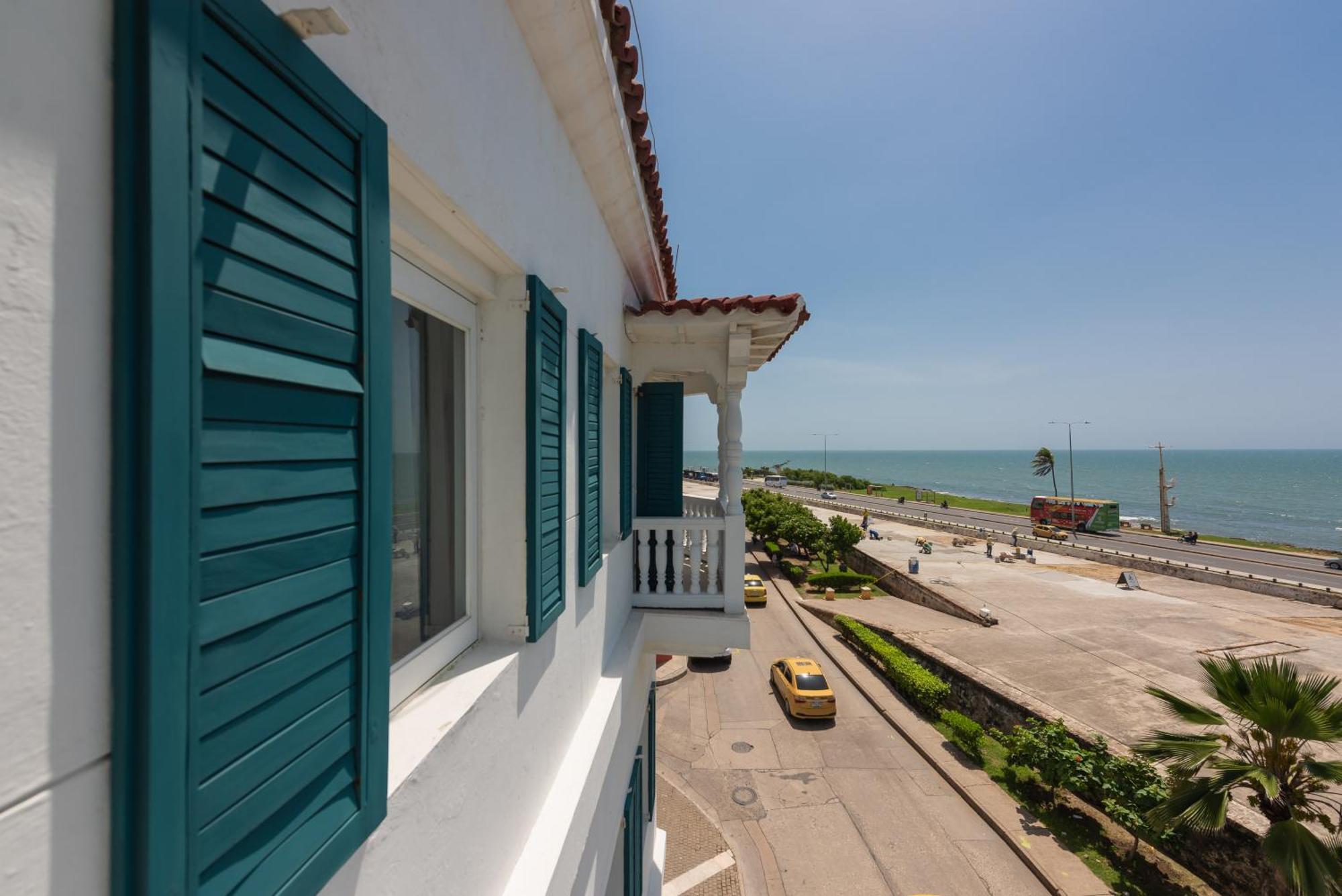 Deluxe King Room with Sea View