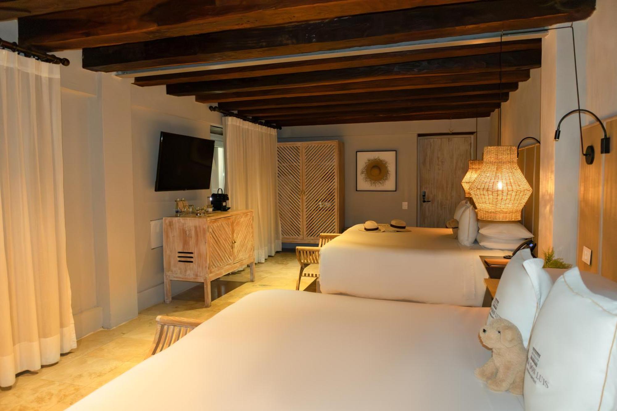 2 King Beds-Studio Suite
