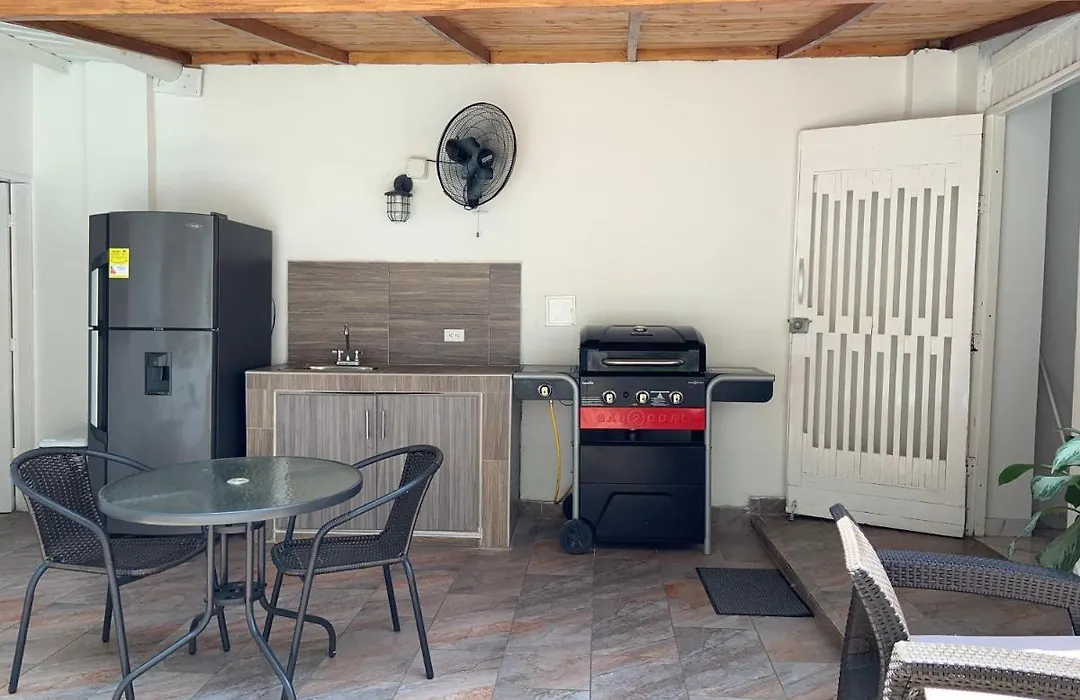 Guest Friendly Boutique House In Great Location-1