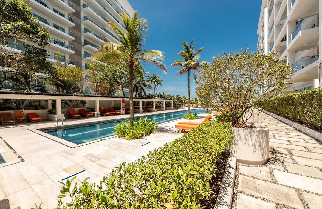 1M34-2 Beachfront Apartment With Air Conditioning And Wifi-1