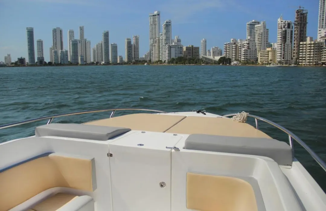 Bote De Lujo Para Visitar Las Islas De Cartagena-1