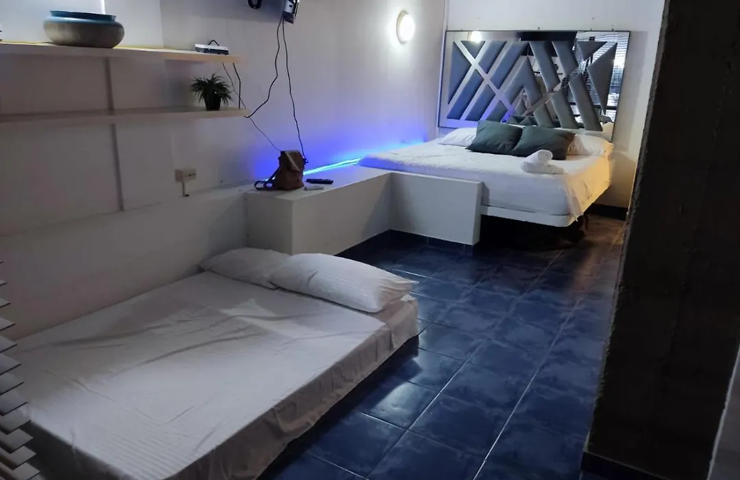 Apartamento Con Entrada Privada Laguito5-1