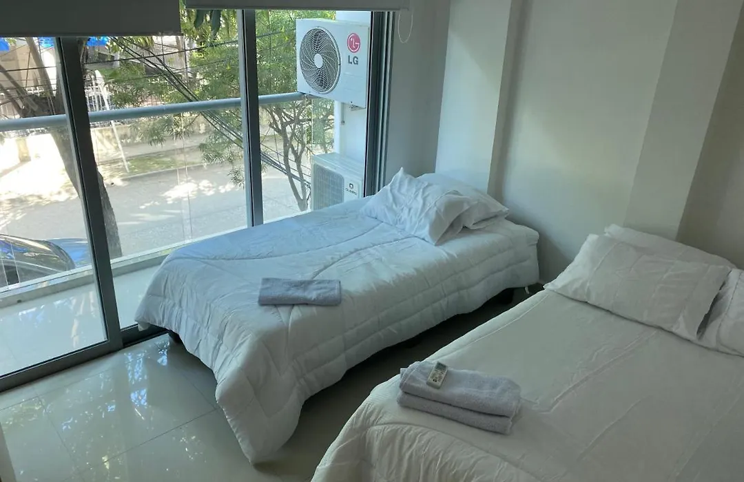 Comodo Apartamento En Crespo 301-1