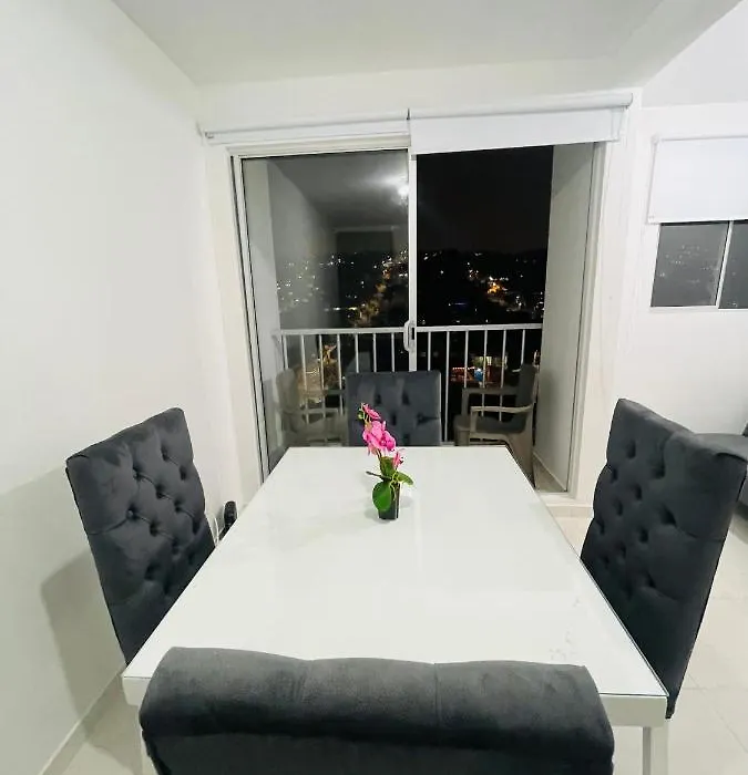 Hermoso Apartamento De 2H2B Con Ducha Caliente-1