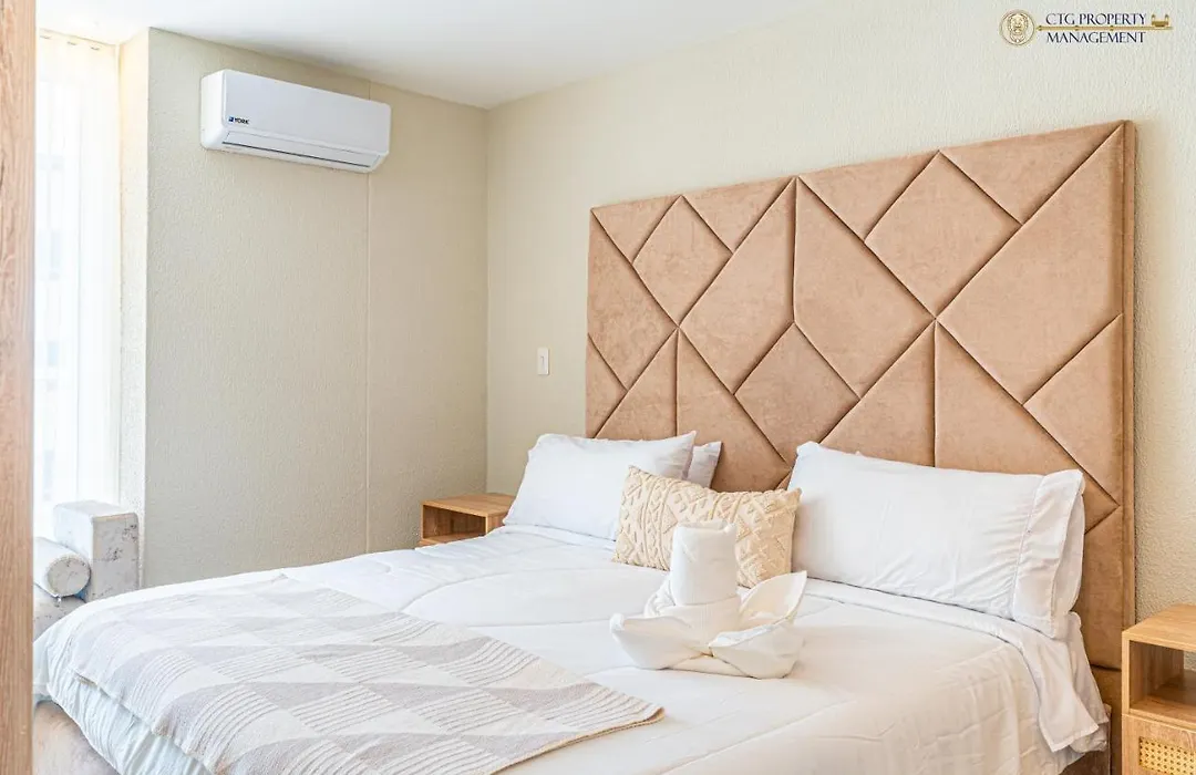 Dominique Cartagena, Beautiful 2 Bedroom Apartment With Private Jacuzzi-1