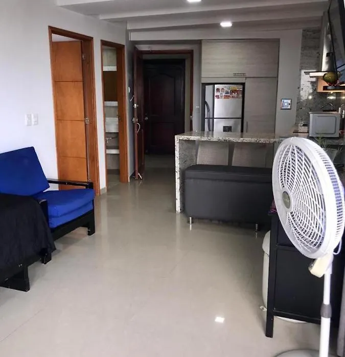 Apartamento Totalmente Equipado A Media Cuadra De La Playa Del Laguito-1