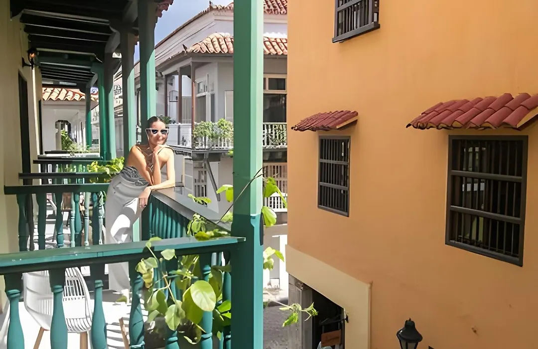 Laurdhomes Historic Center Plaza Santodomingo 3Bth-1