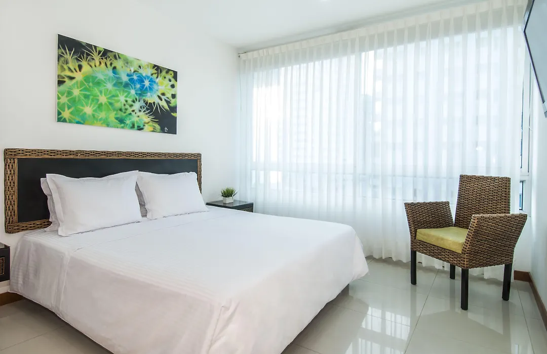 Travelers Orange Cartagena-1