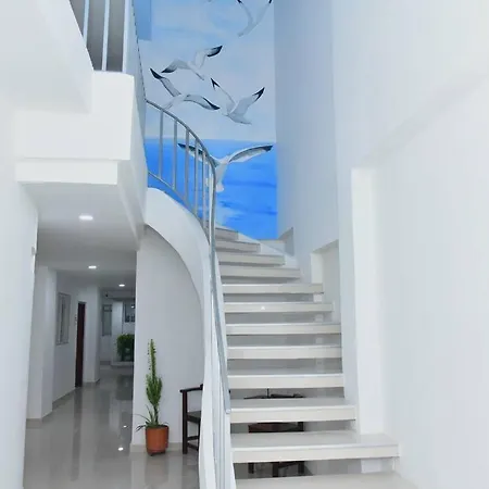 Cozy 1Br Apt Walking Distance To Airport/Beach-2