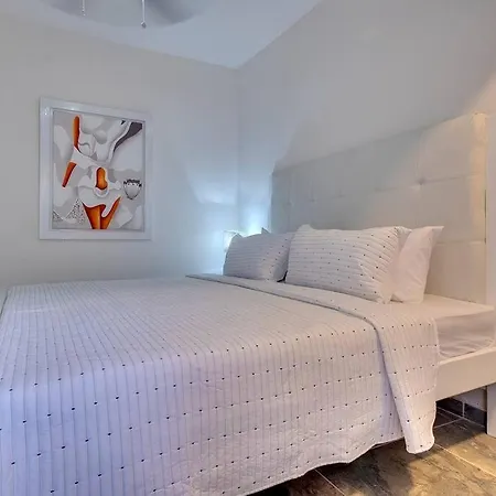 Guest Friendly Boutique House In Great Location-2