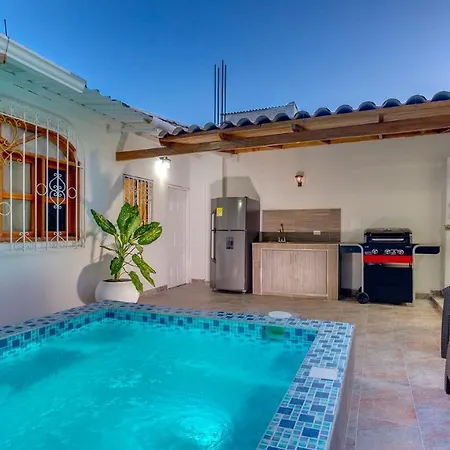 Guest Friendly Boutique House In Great Location-3