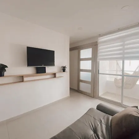 Lovely 2 Bedroom Apartment With Pool And Gym-2
