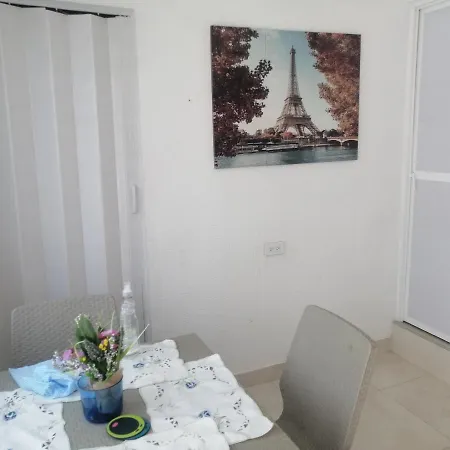 Hermoso Apartaestudio, Privado, Acogedor, Super Aseado, Excelente Ubicacion!-2