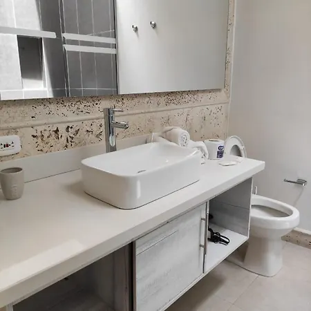 Beautiful 1Br Suite 102-3