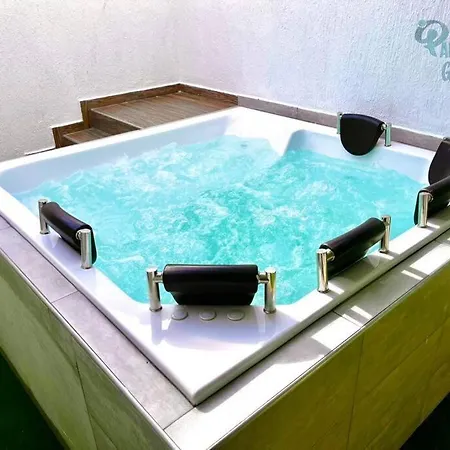 Spacious House With Jacuzzi Near Ciudad Amurallada-2