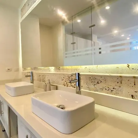 Beautiful 1Br Suite 105-2