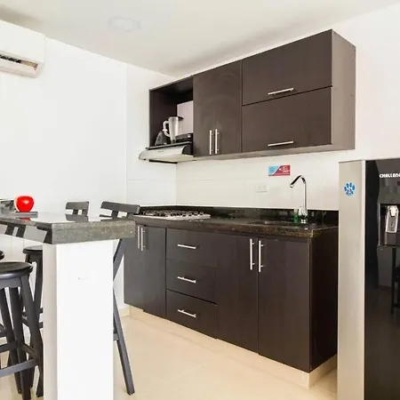 Apartamento Con Piscina A Una Cuadra De La Playa-3