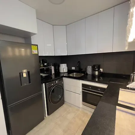 Luxury 1 Bedroom Apartment In Front Of The Beach-3