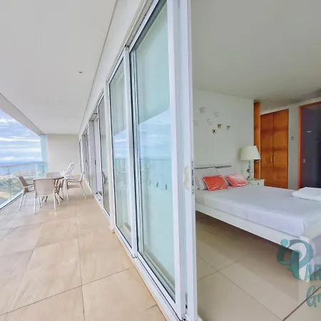 Apartamento Frente Al Mar En Condominio H2, Cerca Al Centro Historico, Por Parceros Group-3
