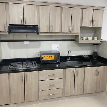 Comodo Apartamento En Crespo 301-2