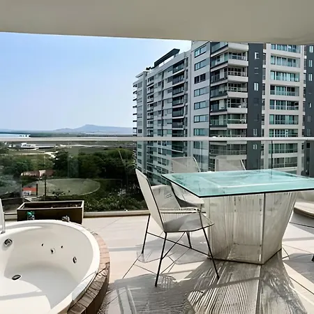 2 Dormitorios Jacuzzi Y Vista Mar. Frente A Playa-3
