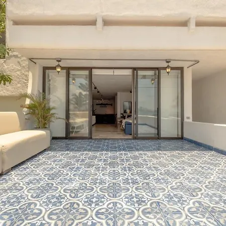 Amazing 4Br Villa With Ocean View In Castillogrande-3