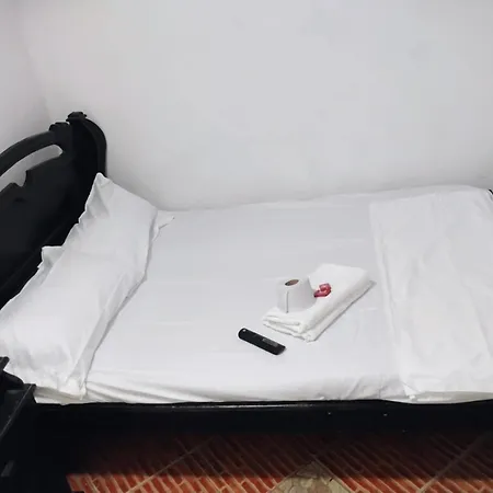 Hostal #10-33-3