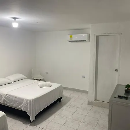 Habitación independiente cerca al aeropuerto 1-2