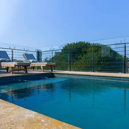 Del Mar Guest House-3