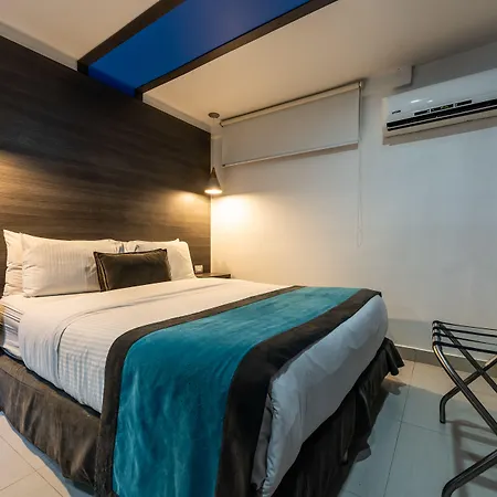 The Blue Hotel-2