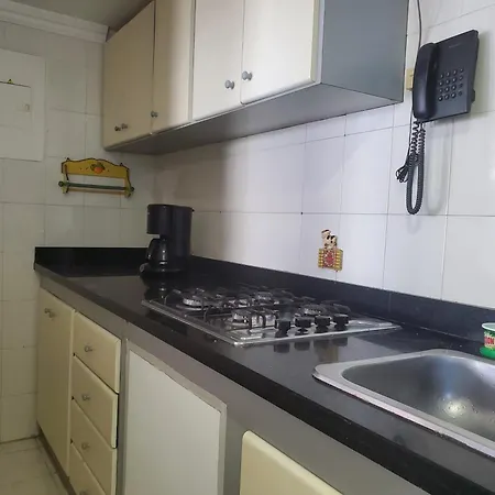 Apartamento Con Vista Al Mar, A Una Cuadra De La Playa. Piso 16-2